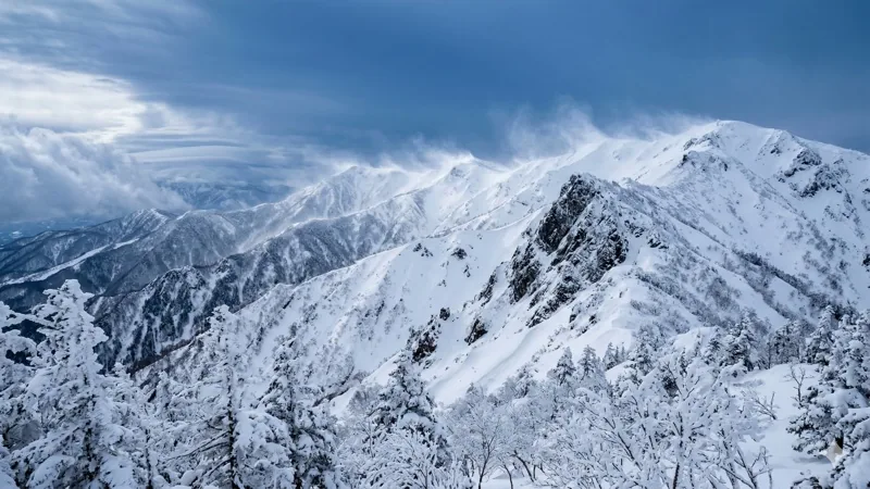 冬山の天気予報の読み方——気圧配置・等圧線の基礎